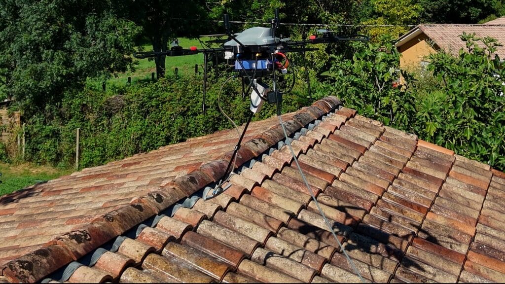 Prix d'une intervention par drone : l'estimer en quelques secondes 2 drone traitement anti mousse 1920 1080 1789115999