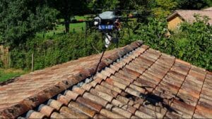 Traitement de toiture par drone